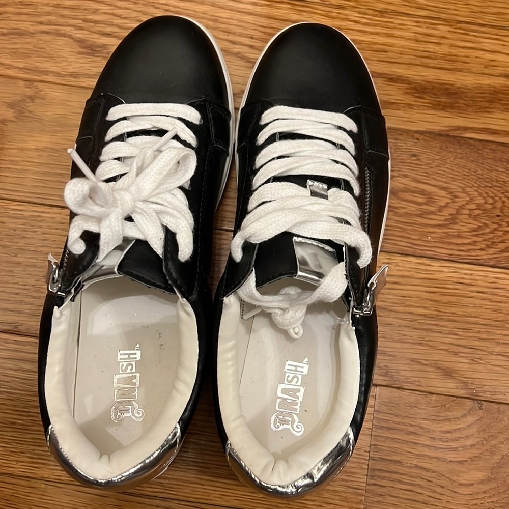 Women low top sneakers